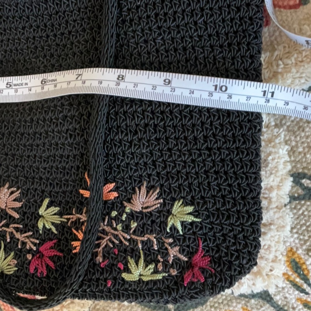 Beautifully Crocheted Handbag, Flowers - Picture 5 of 6